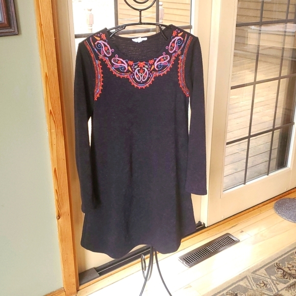 THML Embroidered Black Shift Long Sleeve Sz. M Dress - Picture 1 of 12